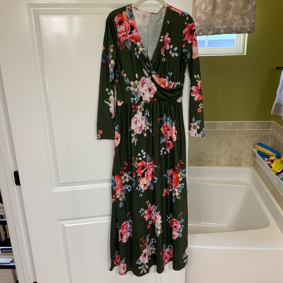 Dresses & Skirts - 3/4 sleeve floral maxi dress Dresses & Skirts - 3/4 sleeve floral maxi dress